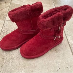 Leather Hot pink Lamo fuzzy boots buckles on side